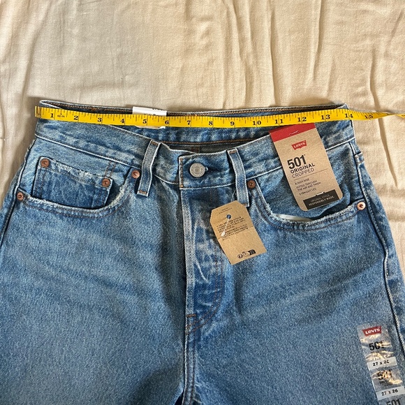 Levi’s- Women’s 501 Original Cropped Medium Wash Size 27x26 - Picture 5 of 5